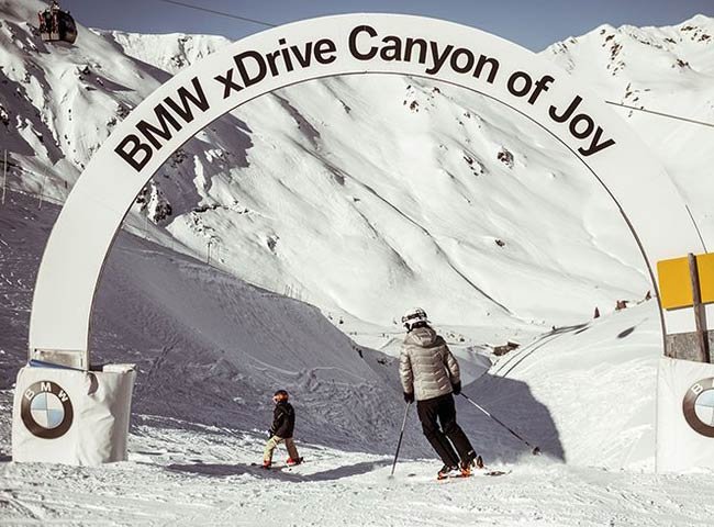 Hochfügen Tirol Zillertal Tiefschnee Fahrspaß BMW