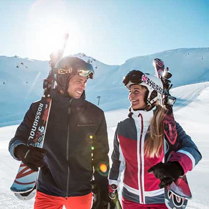 Skifahren Hochfügen Sonne Schneegenuss Urlaub im Zillertal Winterurlaub 