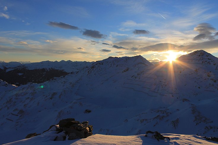 Skigebiet Hochfügen Tiefschneefahren Zillertaler Alpen Sonnenaufgang Pulverschnee