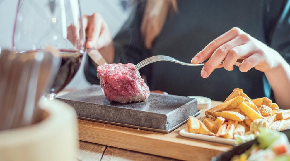 Hochfügen Holzalm Regionale Produkte Zillertal Winterliche Küche 