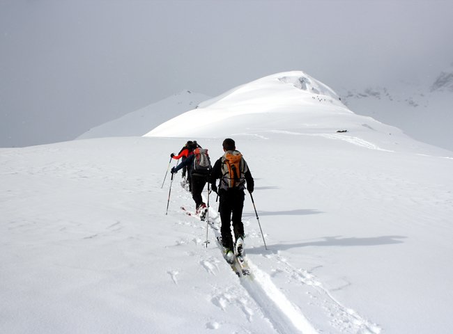 Nachtskitour Wintererlebnis Tiefschneehang Powder Backcountry Skiwandern Zillertal Hochfügen