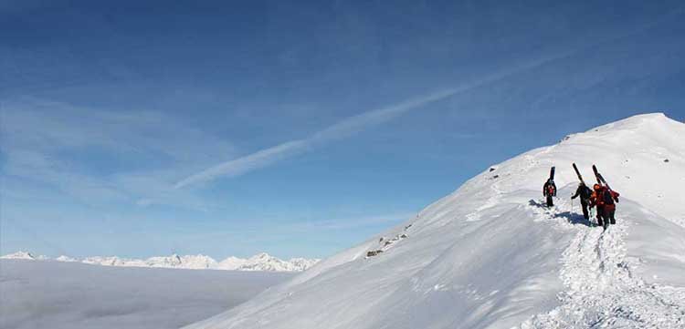 Hochfügen Skifahren Tiefschnee Winter Zillertaler Berge Skiurlaub