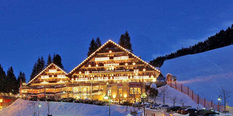 Hotel Lamark Hochfügen Skigebiet Zillertal Winter Skiurlaub 