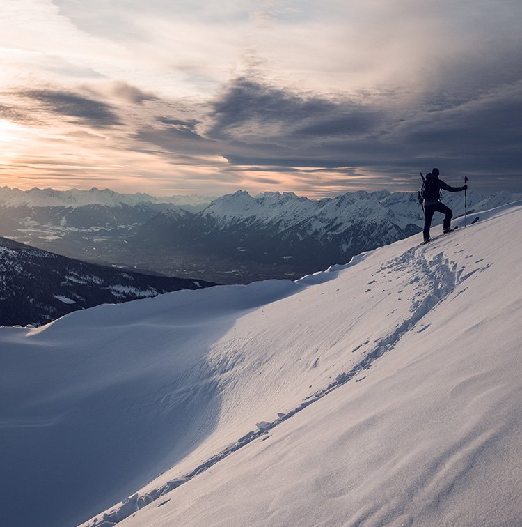 Schneedecke Spuren im Zillertaler Schnee Hochfügen Glücksgefühle