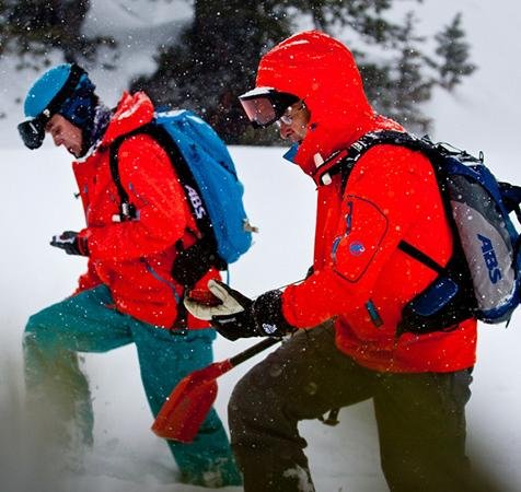 [Translate to en:] Notfall Freeride Ausrüstung im Zillertal