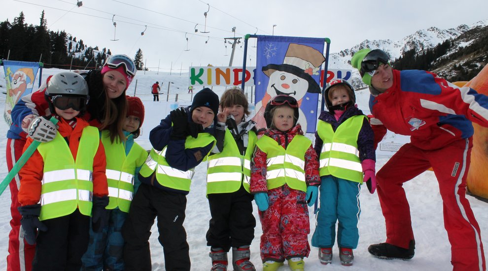 Kinderprogramm Skifahren Kinderskirennen Skischule Total Hochfügen