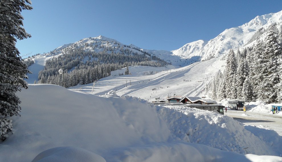 Haus Theato Skiregion Hochfügen Tiefschnee Schneeurlaub Winter Tirol Zillertal   