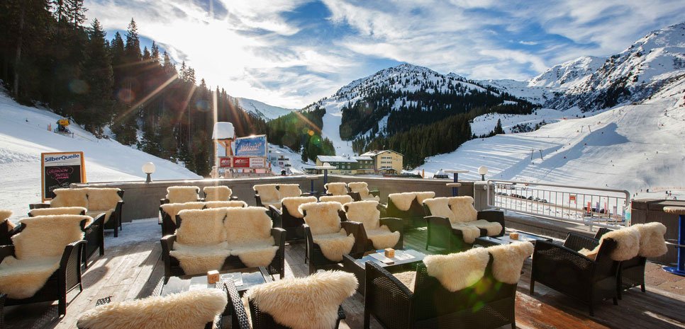 Sonnenterrasse Hotel Lamark Fankhauser Haubenküche Berge Wintererlebnis Bergsport