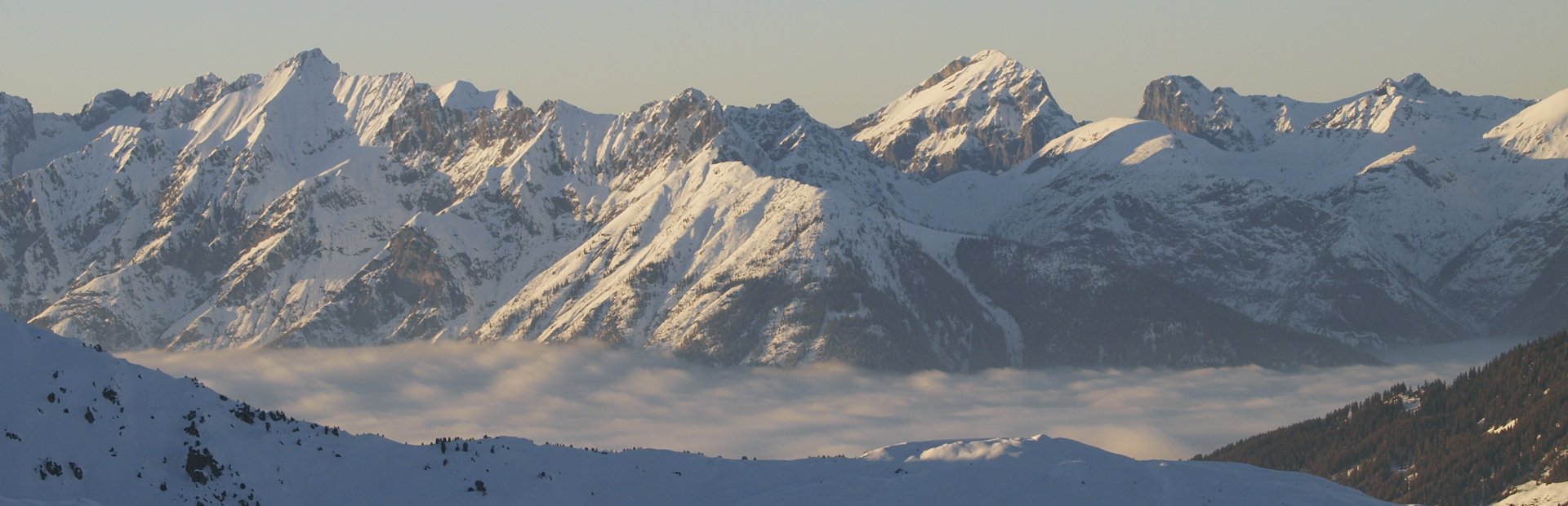 Tiroler Zillertal Winter Alpines Freeriden Skigebiet Hochfügen Skifahren im freien Gelände