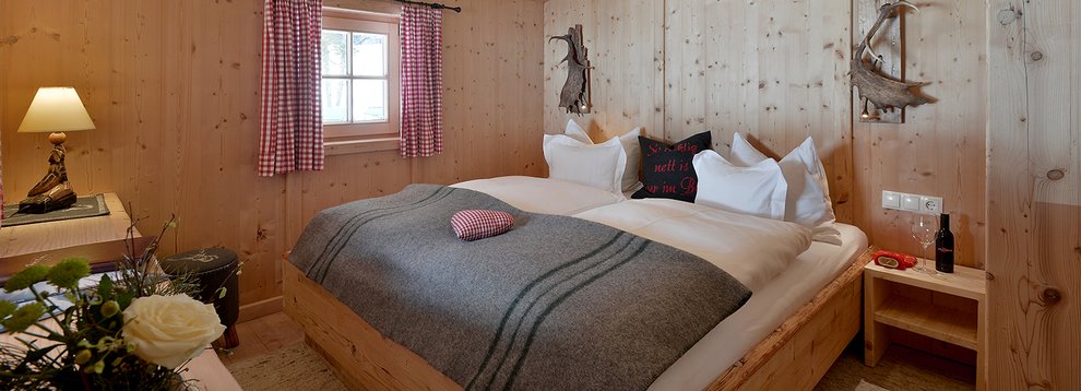 Landhausstil Hochfügen Hotel Almhof Winterurlaub Skifahren Inneneinrichtung Hotelzimmer   