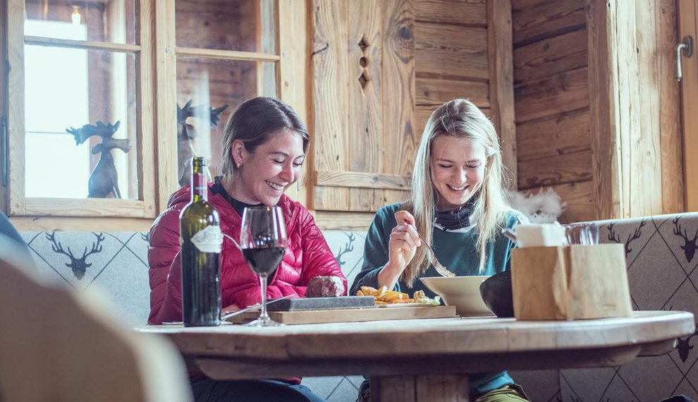 Einkehrhütte Holzalm Spezialitäten Tirol Genussfeuerwerk Winter Skiurlaub  