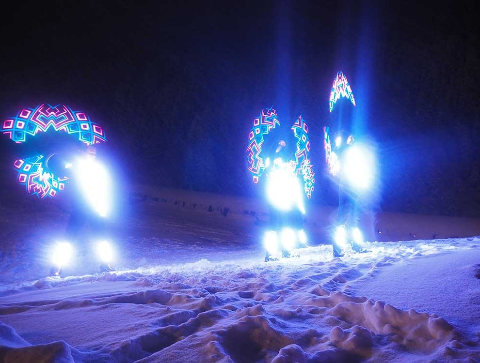 Skifahrer Zillertal Event Hochfügen Nacht Leuchtskianzüge 