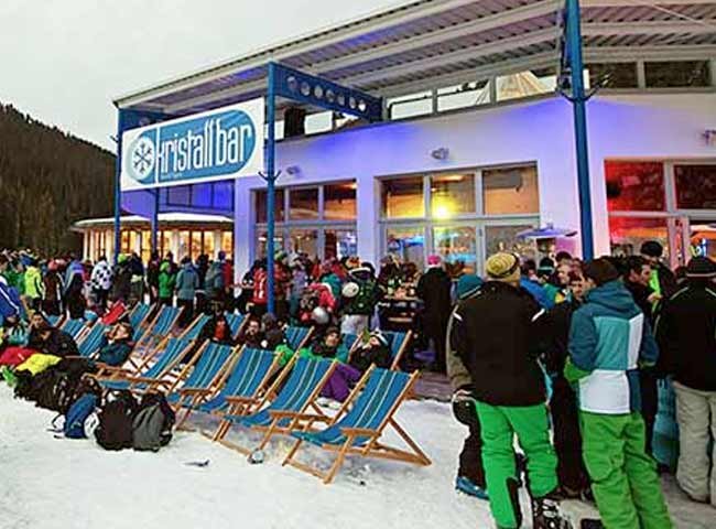 Hochfügen Kristallbar Apres-Ski Urlaub Winter Schnee   