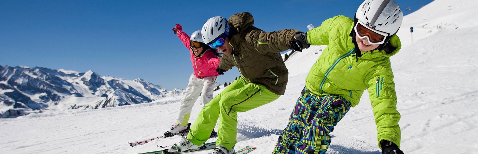 Familien-Skigebiet Hochfügen Skiurlaub mit Kindern Tiroler Zillertal Skispaß Familie