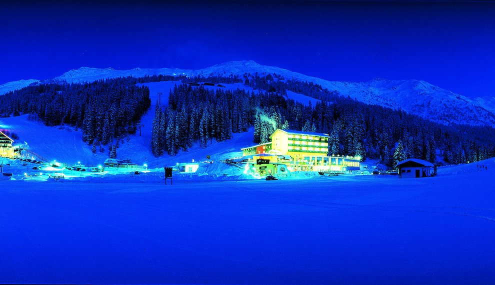 Berghotel Hochfügen Nachtpanorama Winterurlaub Schnee  