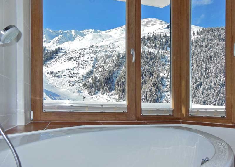 Badewanne Chalet Apart Zillertal Hochfügen Hotelaufenthalt Skiurlaub Winter Frühling 