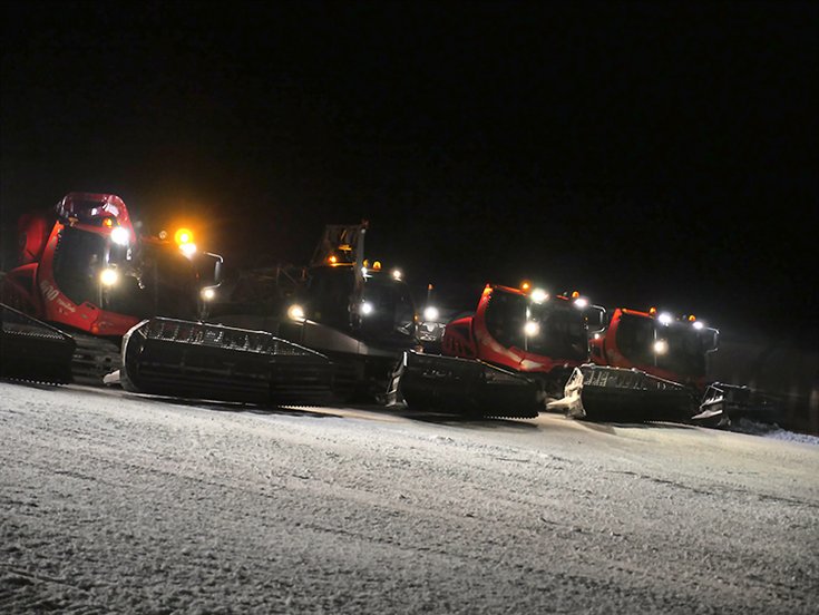 Pistenraupen-Spektakel Hochfügen Nacht Skievent Winterurlaub Pistenbullys Zillertal