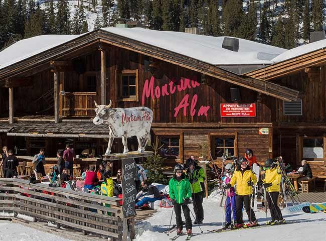 Montana Alm Restaurant Apres-Ski Hüttengaudi Hochfügen Skiurlaub 